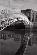 Die Ha'penny Bridge in Dublin.