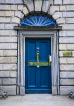 Am Marion Square kann man die berhmten Dublin Doors besichtigen.