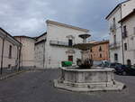 Paganica, Brunnen und Pfarrkirche St.
