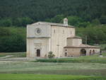 Caporciano, Pfarrkirche Santa Maria de' Centurelli, erbaut von 1502 bis 1561 (26.05.2022)