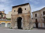 Sulmona, Porta Napoli an der Piazza Vittorio Veneto (26.05.2022)