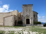 Alba Fucens, Pfarrkirche San Pietro, erbaut von 1099 bis 1118 (19.09.2022)