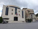 Celano, modernes Rathaus an der Piazza IV Novembre (19.09.2022)