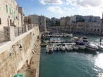 Giovinazzo, Blick auf die Piazza Porto von der Via Marina (27.09.2022)