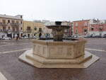 Manfredonia, Brunnen an der Piazza Papa Giovanni XXIII.