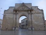 Lecce, Porta Napoli an der Piazza Angelo Rizzo, erbaut 1548 (03.03.2023)