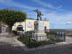 Irsina, Kriegerdenkmal an der Piazza Giuseppe Garibaldi (29.09.2022)