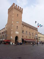 Ferrara, Palazzo Comunale mit Torre della Vittoria an der Piazza della Cattedrale, erbaut ab 1243 (30.10.2017)