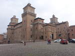 Ferrara, Castello Estense am Corso Martiri della Liberta, ein von Wassergrben umgebener quadratischer Festungsbau, erbaut ab 1385, im 16.