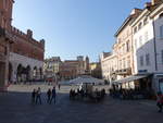 Piacenza, Ausblick auf die Piazzetta San Francesco mit Franziskusstatue (30.09.2018)