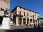 Rimini, Rathaus und Denkmal an der Piazza Cavour (21.09.2019)