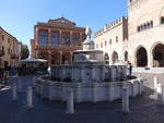 Rimini, Fontana della Pigna und Teatro Amingore Galli an der Piazza Cavour (21.09.2019)