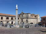 Squillace, Marienstatue und Duomo St.