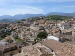 Altomonte, Ausblick auf das Centro Storico mit Pfarrkirche San Giacomo Apostolo (06.04.2024)