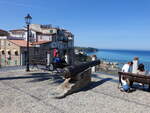 Tropea, Huser und historische Kanone am Largo Villetta (09.04.2024)