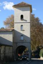Der Glockenturm der Kirche San Modestino im Stadteil Mercogliano.