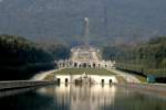 Auf einer Flche von 120 Hektar und einer Lnge von 3 Kilometern legte Carlo Vanvitelli einige Brunnen und Wasserspiele an.