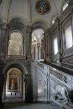 Die recht schlicht wirkenden Fassade lsst nicht die Pracht im Inneren des Palazzo Reale erahnen.