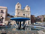 Portici, Brunnen und Basilika di Santa Maria della Nativita e San Ciro an der Piazza San Ciro (24.02.2023)