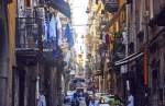 Gasse in der Altstadt von Neapel / Napoli.