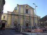 Neapel, Pfarrkirche Santa Maria degli Angeli a Pizzofalcone auf dem Hgel Pizzofalcone im Stadtteil San Ferdinando, erbaut bis 1610 durch den Architekten Francesco Grimaldi (22.09.2022)