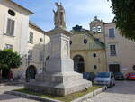 Sant Agata de Goti, Denkmal an der Piazza st.