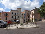 Norma, Kriegerdenkmal und Huser an der Piazza Roma (20.09.2022)