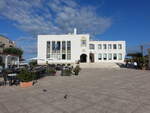 Sperlonga, modernes Rathaus an der Piazza Europa (21.09.2022)