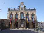 Nepi, Rathaus mit Brunnen an der Piazza del Comune (23.05.2022)