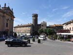 Bagnaia, Kirche und Stadttor an der Viale Fiume (24.05.2022)