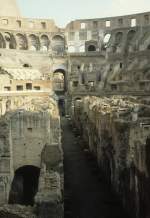 Roma / Rom im Februar 1989: Im inneren Teil des Kolosseums.