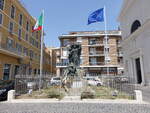 Civitavecchia, Denkmal an der Piazza degli Eroi (23.05.2022)
