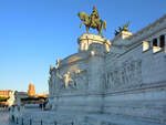 Wachwechsel am Grabmal des unbekannten Soldaten, so gesehen Mitte Dezember 2015 am Viktor-Emanuelsdenkmal (Monumento Nazionale a Vittorio Emanuele II) in Rom.