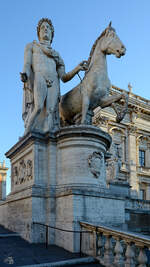 Die Pollux-Statue (Statua di Polluce) auf der Cordonata genannten Freitreppe zum Senatorenplatz in Rom.