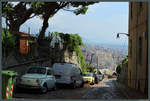 Die Stadt Genua zieht sich entlang der Berghnge zwischen Meer und dem Apenninengebirge.