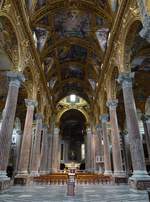 Genua, barocker Innenraum der Basilica della Santissima Annunziata del Vastato, Gemlde von  Andrea Ansaldo (15.06.2019)