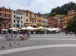 Lerici, bunte Huser an der Piazza Giuseppe Garibaldi (15.06.2019)