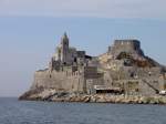 Portovenere, Kirche San Pietro und Festung (12.10.2006)