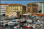 Der Hafen von Savona hat sich trotz der zunehmenden touristischen Nutzung ein authentisches Flair bewahrt.