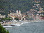 Laigueglia, Ausblick auf die Altstadt mit Pfarrkirche St.