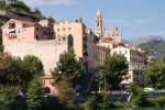 VENTIMIGLIA (Provincia di Imperia), 12.09.2008, Blick von der Brcke Passerella Squarciafichi auf die historische Altstadt mit Turm der Kathedrale