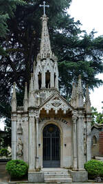 Eine im gotischen Stil erschaffene Familiengrabsttte auf dem Zentralfriedhof von Mailand.
