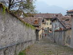 Clusone, historische Gebude in der Via Franzini in der Altstadt (06.10.2018)