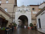Loreto, Stadttor Porta Romana in der Via Guglielmo Marconi (31.03.2022)