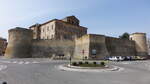 Offida, Stadtmauer an der Piazza delle Merletalle (29.03.2022)