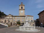 Porto San Giorgio, Rathaus und Fontana della Democrazia (29.03.2022)