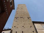 Fermo, Torre Matteucci, erbaut im 12.