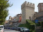 Fermo, Turm der Stadtmauer an der Via delle Mura (29.03.2022)