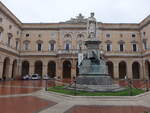 Recanati, Rathaus und Denkmal fr Giacomo Leopardi am Corso Persiani (31.03.2022)