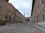Urbino, Pfarrkirche San Domenico an der Piazza Duca Federico (01.04.2022)